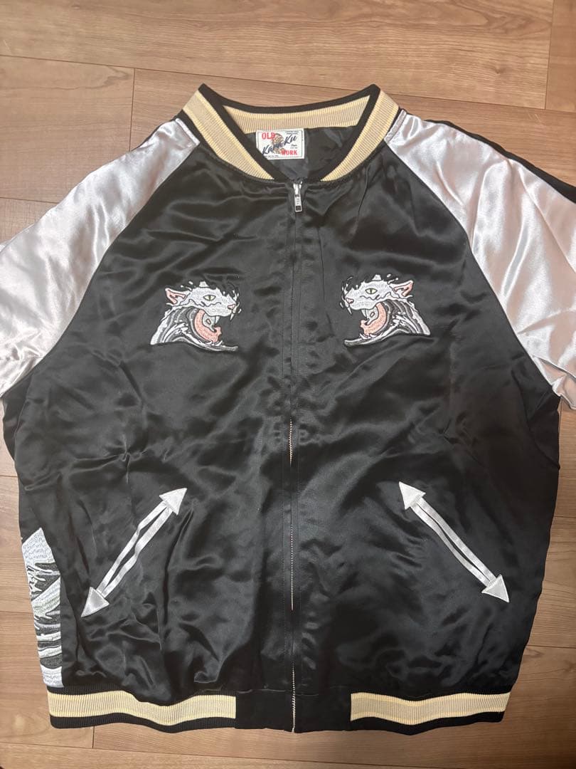 Karaku 横須賀「神奈川沖浪裏と波乗り猫」浮世絵刺繡入りスカジャン