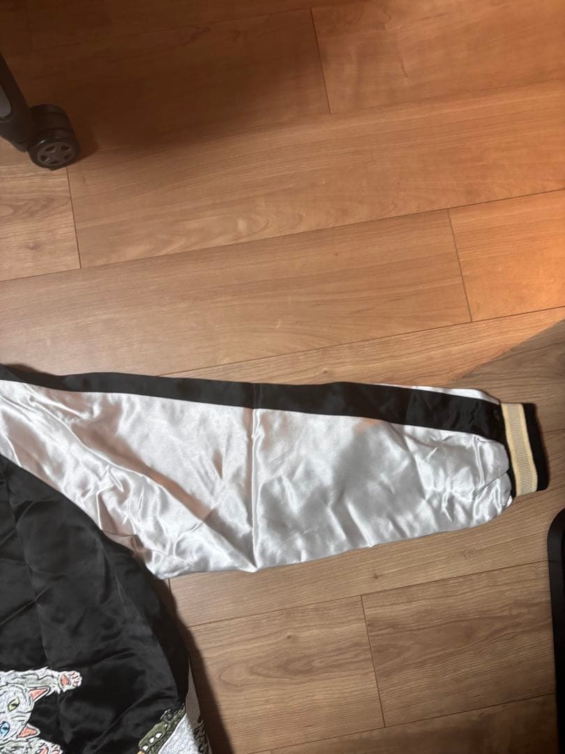 Karaku 横須賀「神奈川沖浪裏と波乗り猫」浮世絵刺繡入りスカジャン