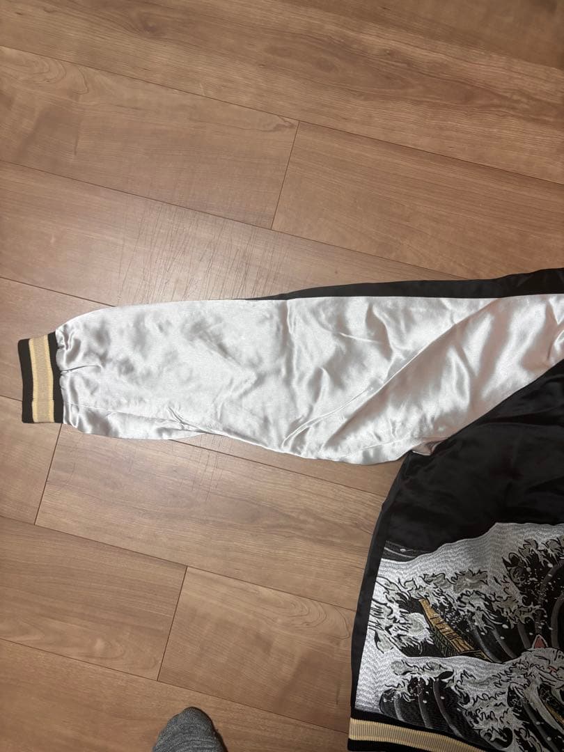 Karaku 横須賀「神奈川沖浪裏と波乗り猫」浮世絵刺繡入りスカジャン