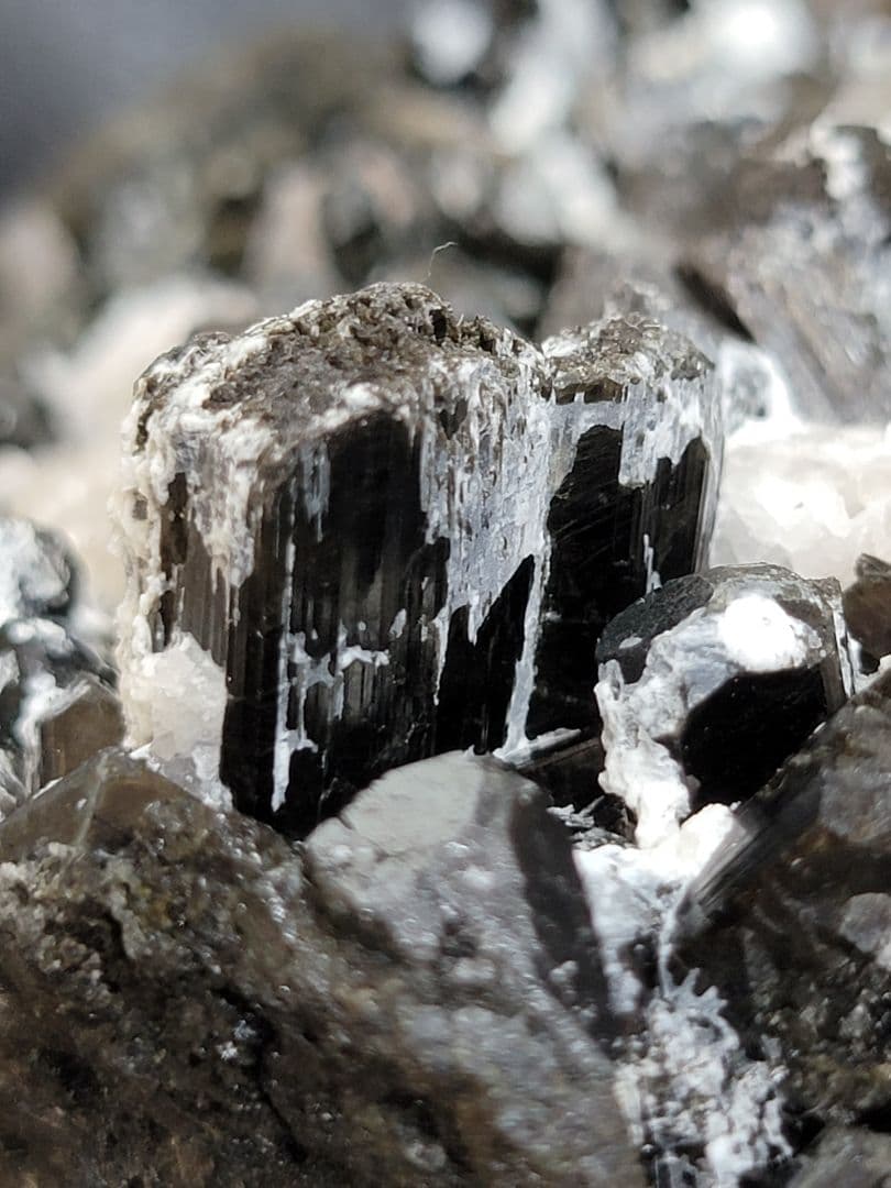 ブラックトルマリン 原石 母岩付き 約1.2kg 天然石