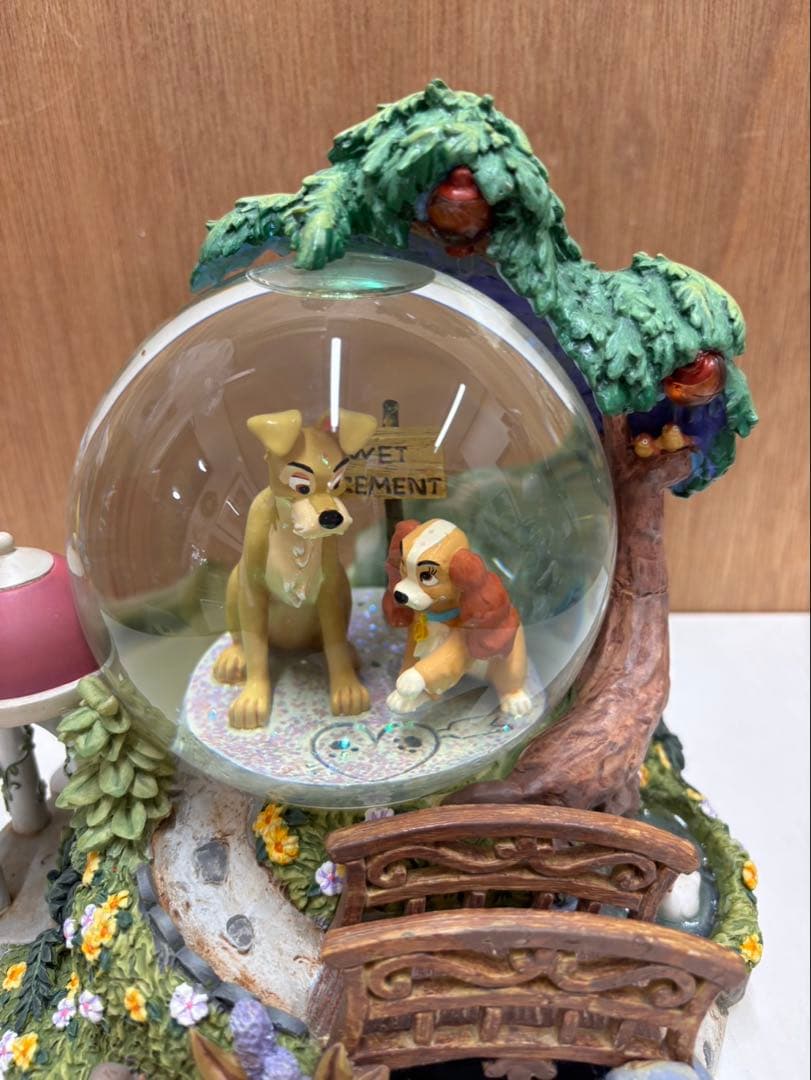 ディズニー (オルゴール ) ワンワン物語 スノードーム