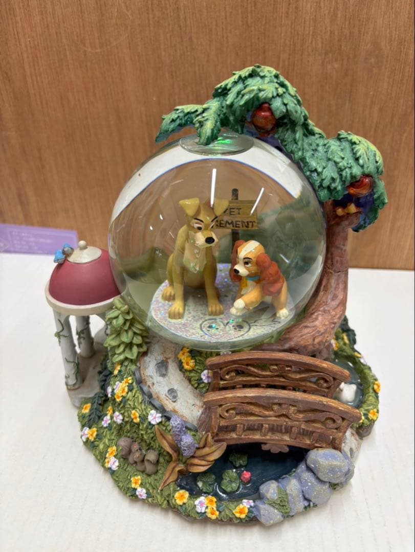 ディズニー (オルゴール ) ワンワン物語 スノードーム