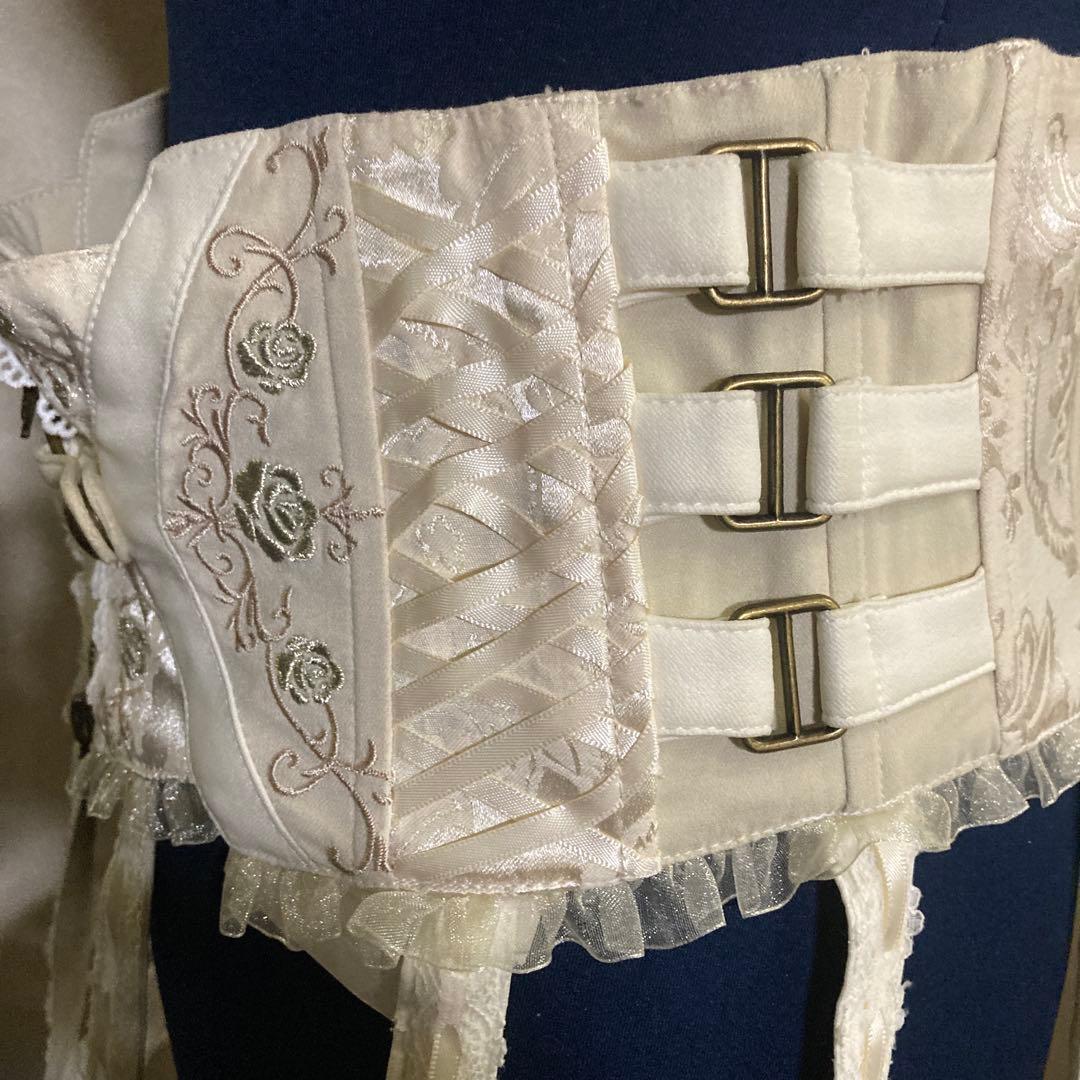 超メルカリ市セール中　OZZ ローズ刺繍クリノリンスカート（ホワイト系）