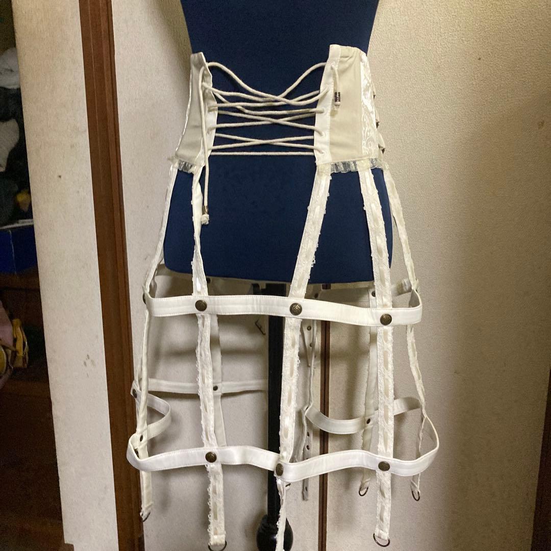 超メルカリ市セール中　OZZ ローズ刺繍クリノリンスカート（ホワイト系）