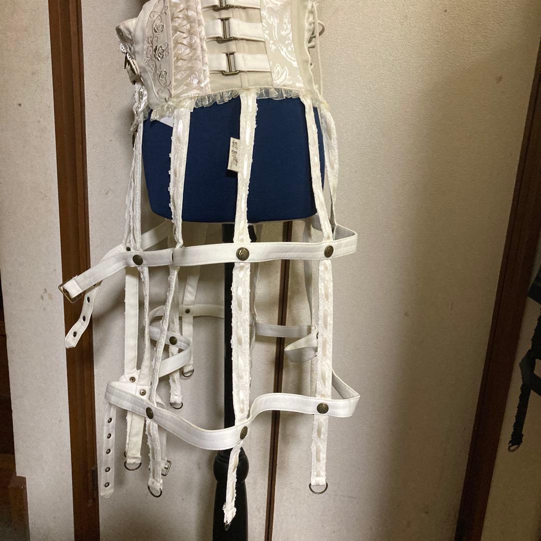 超メルカリ市セール中　OZZ ローズ刺繍クリノリンスカート（ホワイト系）