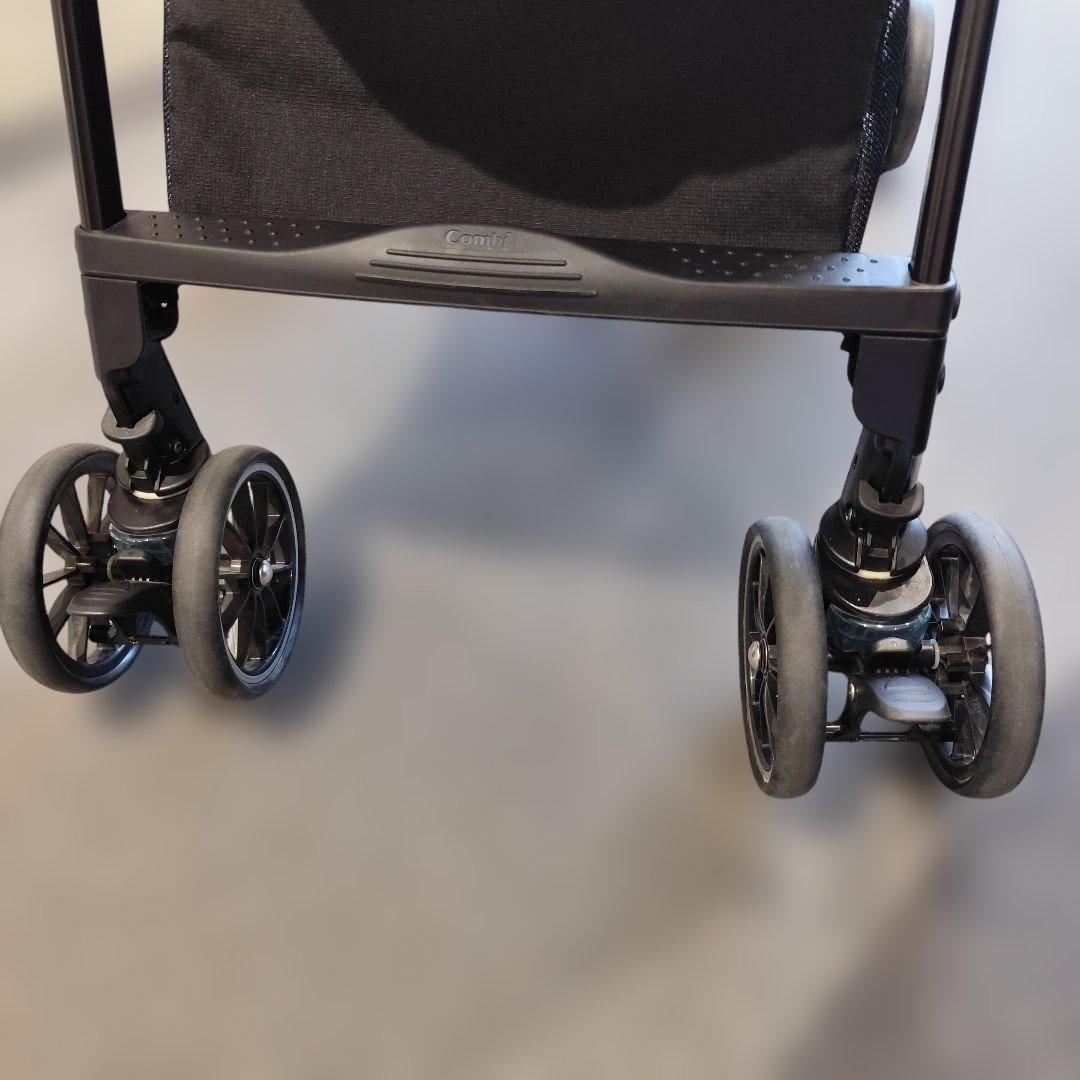 【極美品】Combi ホワイトレーベル スゴカルα 4キャス コンパクト HK