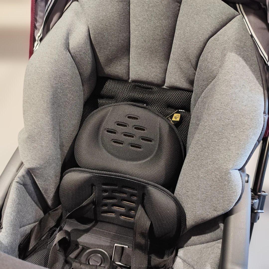 【極美品】Combi ホワイトレーベル スゴカルα 4キャス コンパクト HK