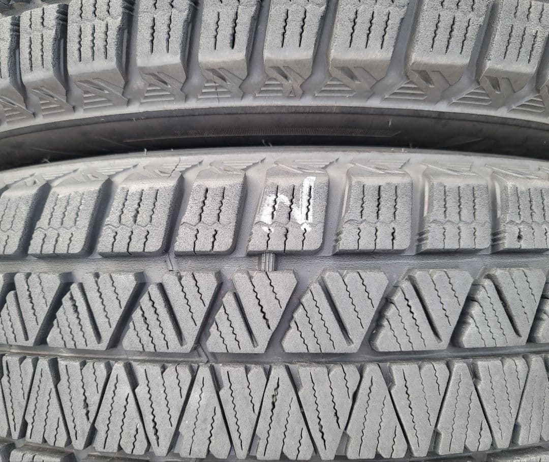 ブリヂストン ブリザック DM-V3 17インチ225/60R17 99Q