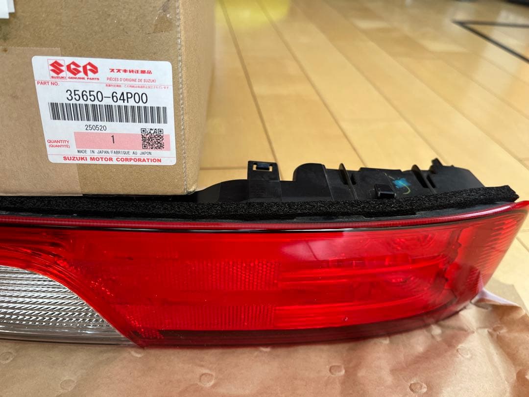 DA17W エブリィ ワゴン PZターボ / 純正 テールランプ右