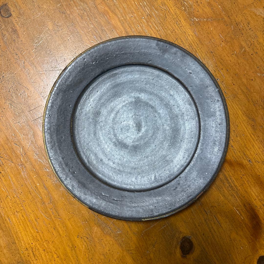 額賀章夫　黒プレート　22㎝