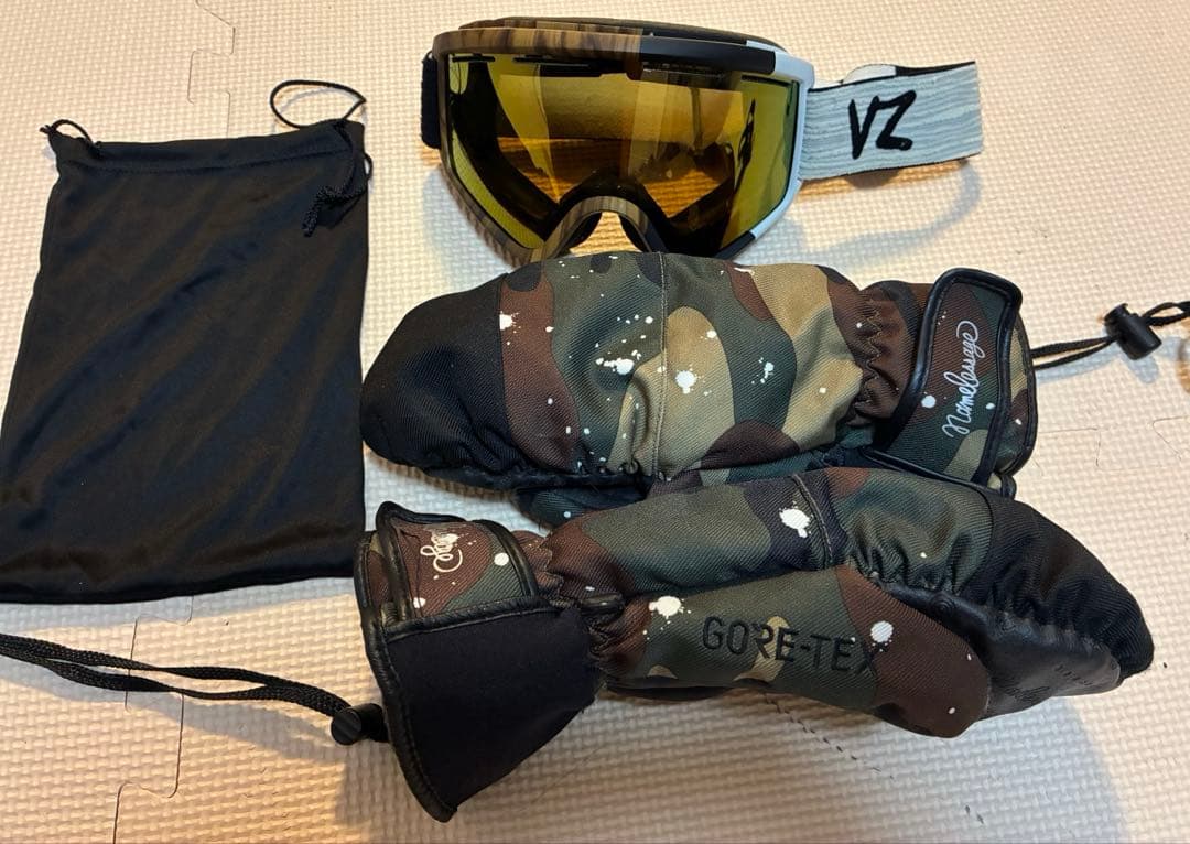 スノーボードウェアセット　686 （ジャケット・パンツ・手袋・ゴーグル）