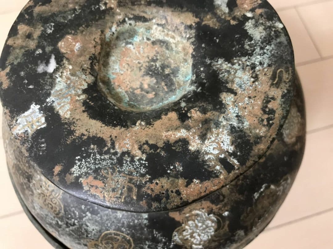 中国隋時代青銅  蓋に八ヵ所刻印あり　出土品