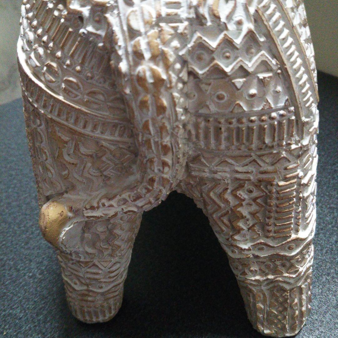 迫力あるアフリカンライオン 置物(レジン彫刻 と抽象アート)