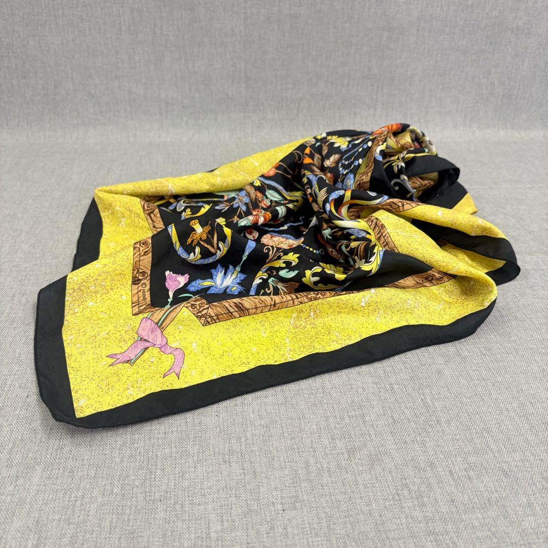 美品 HERMES エルメス カレ90 東洋の石と西洋の石細工 スカーフ 黒