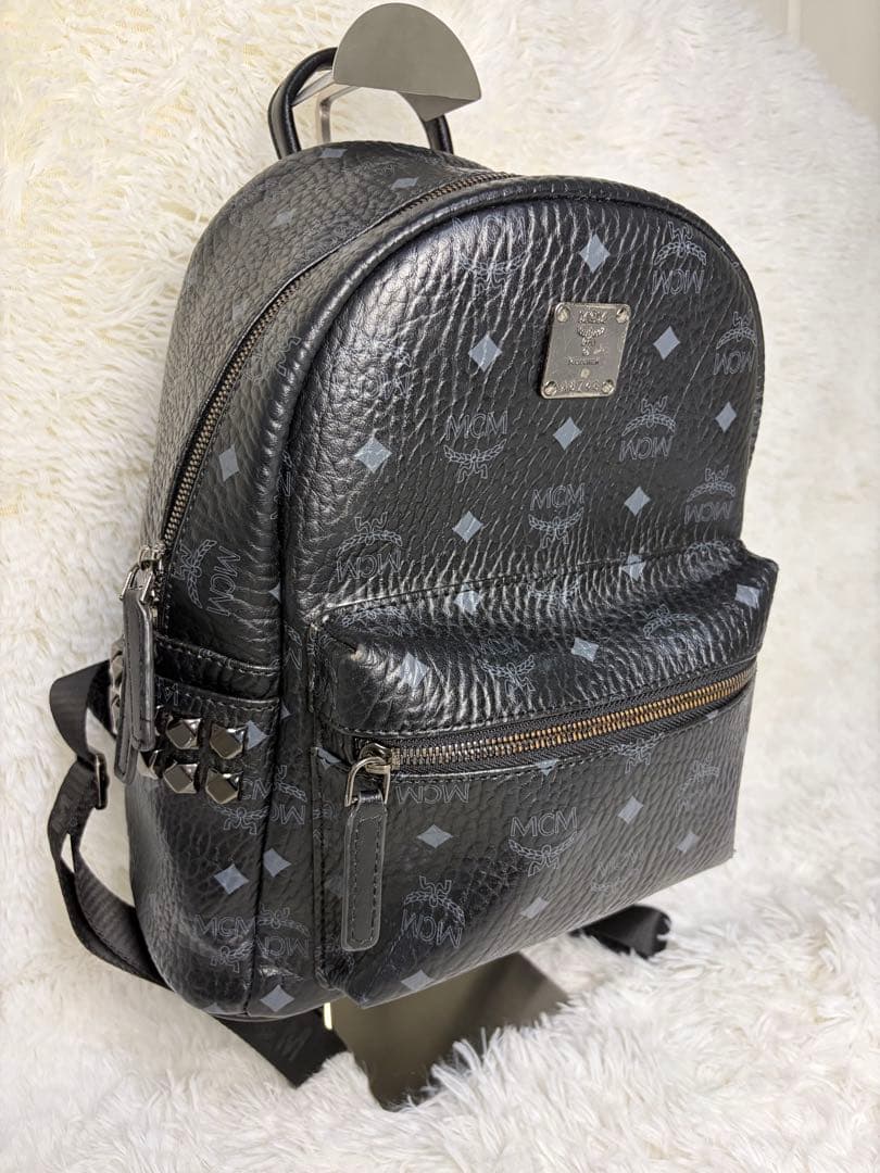 ✨極美品✨ MCM サイドスタッズ付き バックパック 総柄　黒