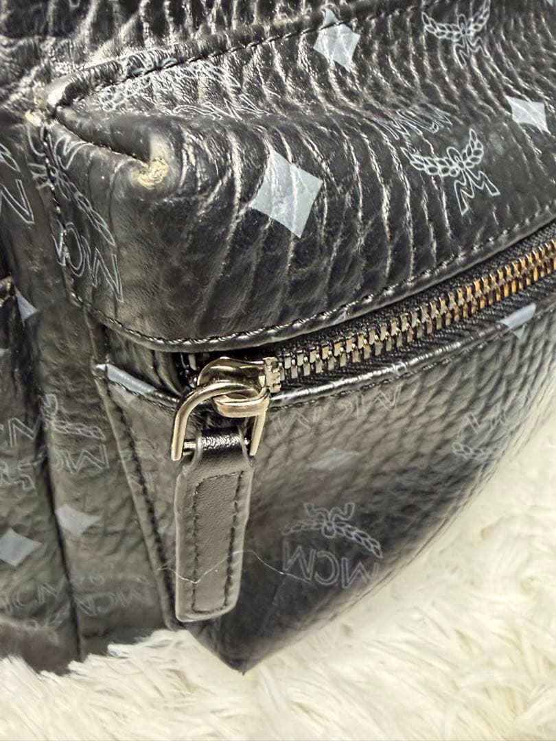 ✨極美品✨ MCM サイドスタッズ付き バックパック 総柄　黒