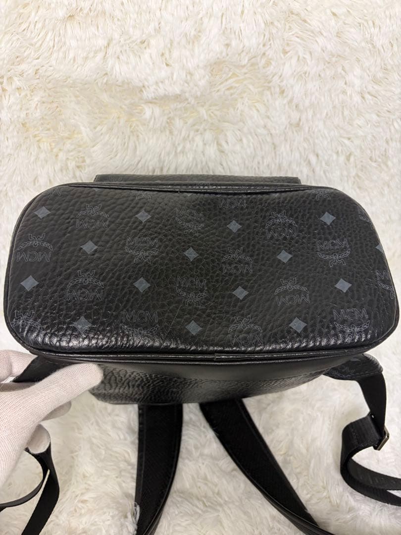 ✨極美品✨ MCM サイドスタッズ付き バックパック 総柄　黒