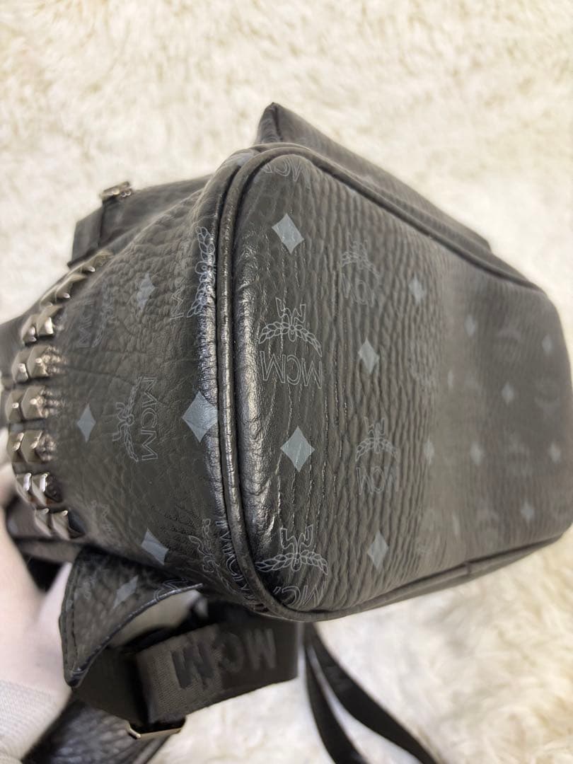 ✨極美品✨ MCM サイドスタッズ付き バックパック 総柄　黒