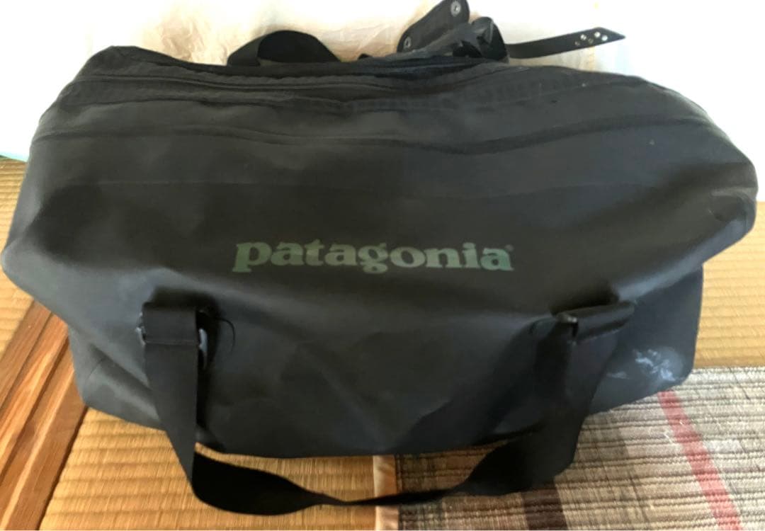 お盆値引美品希少patagoniaウェットスーツバック黒 大容量濡れ物乾き物両用