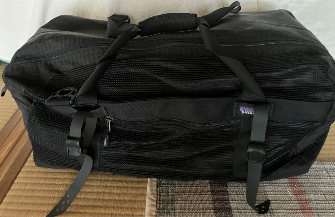お盆値引美品希少patagoniaウェットスーツバック黒 大容量濡れ物乾き物両用