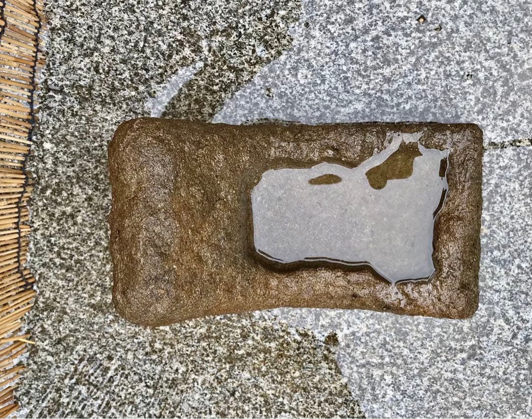 【天然自然石・一輪挿し鉢・寄せ植え鉢・小品盆栽鉢・石鉢・蹲・水鉢】庭石オブジェ