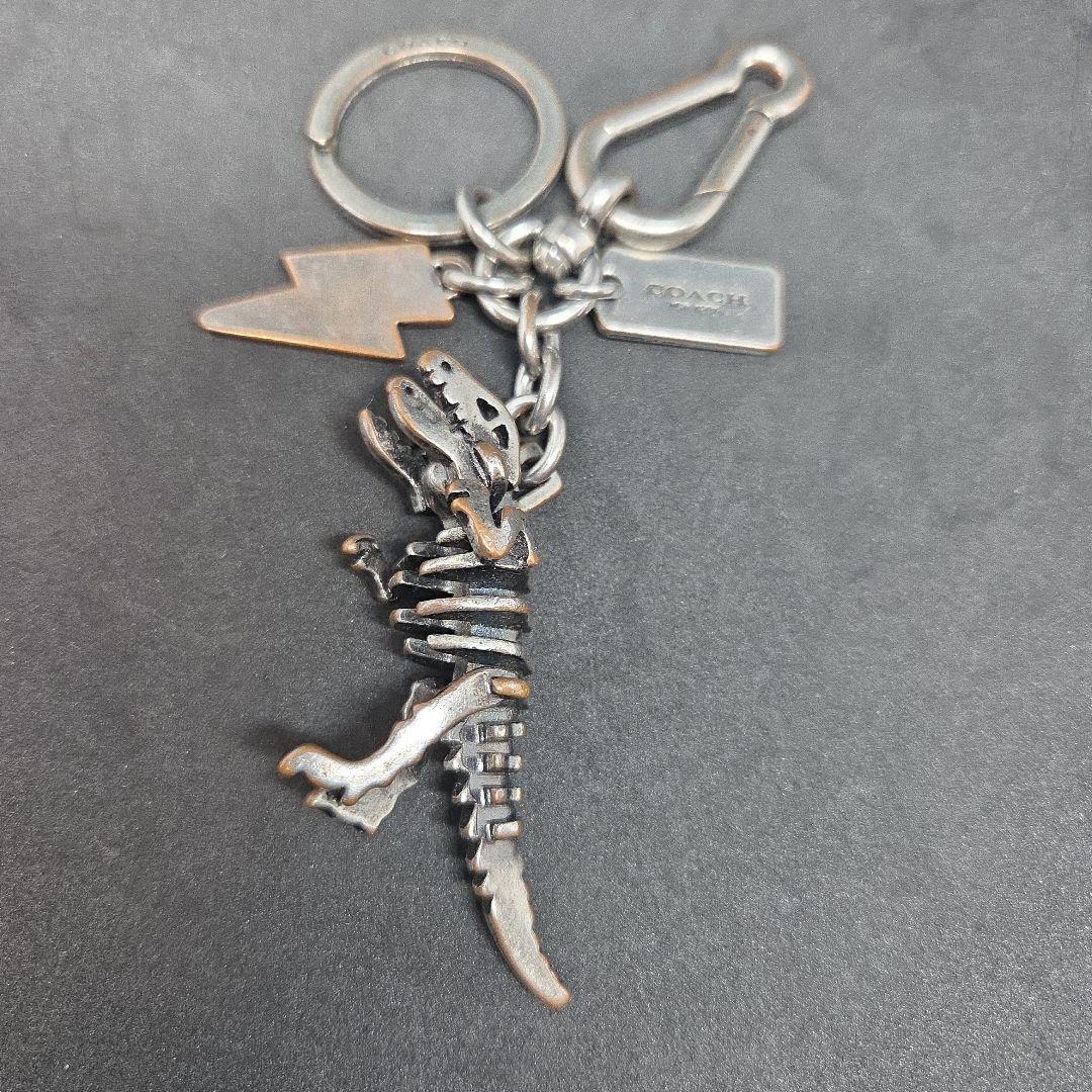 COACH レキシー 恐竜デザイン キーホルダー