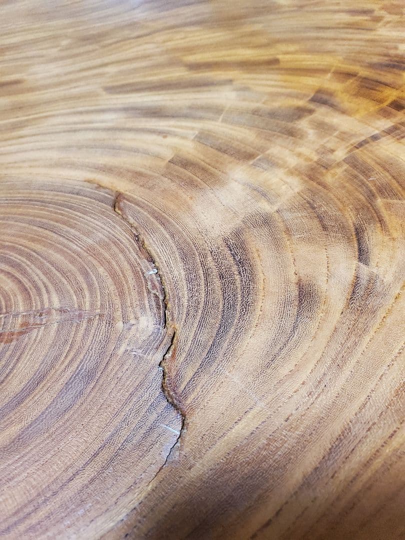 ケヤキ？ 無垢材の自然なエッジテーブル 1枚板