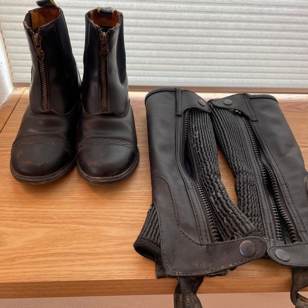 乗馬ブーツ21cmとチャップス