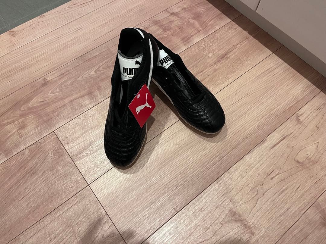 PUMA ブラック スパイクシューズ