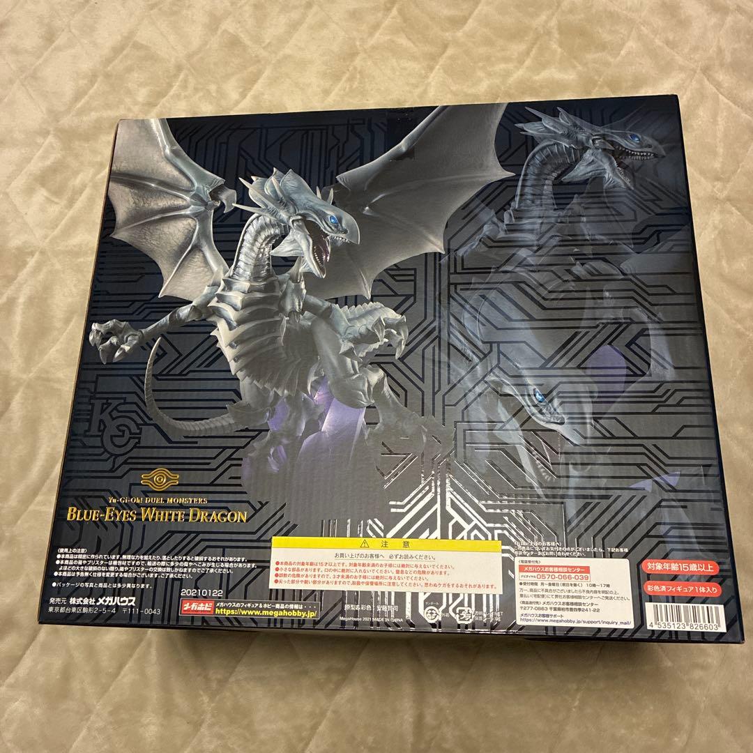 青眼の白龍 ブルーアイズホワイトドラゴン　フィギュア 遊戯王　yu-gi-oh