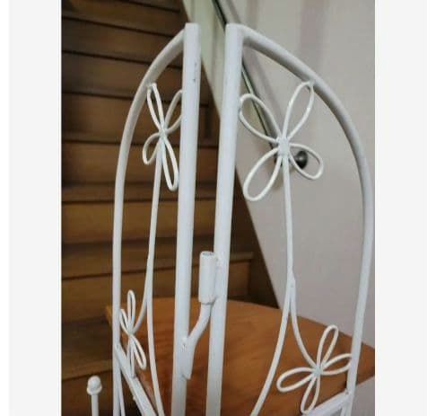 ホワイト 3段 シェルフ アンティーク風アイアン細工　コーナーラック