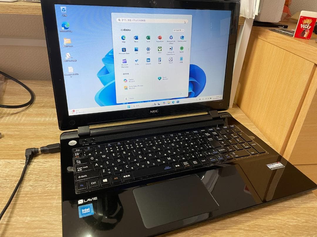 未使用品近い NEC 新品SSD256GB 8G Office付き 初心者向け