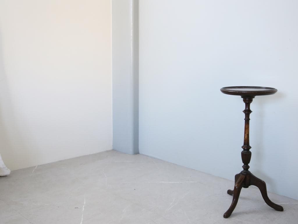 英国アンティーク木製ワインテーブル/サイドテーブル/丸机/飾り棚(92-99)