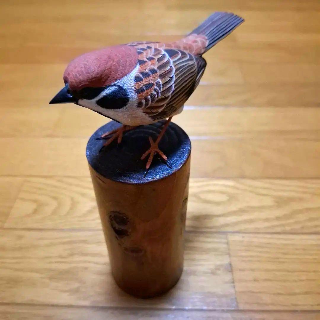 スズメのバードカービング　 木製彫刻リアルな鳥の置物 木製