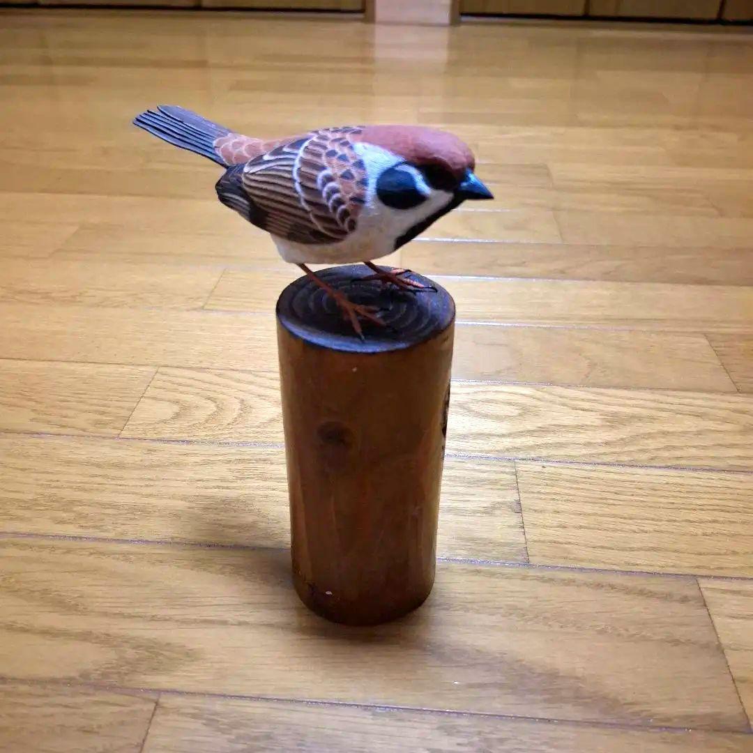 スズメのバードカービング　 木製彫刻リアルな鳥の置物 木製