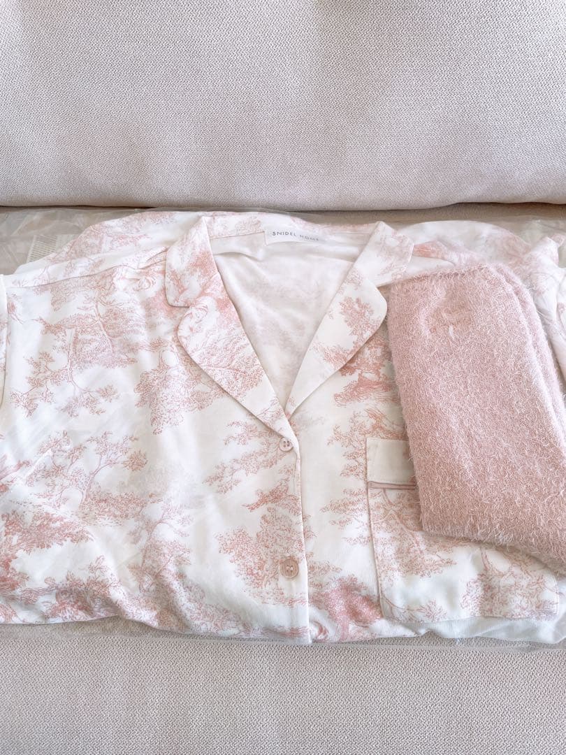 SNIDEL  福袋2026 パジャマ上下セット　くつ下付き