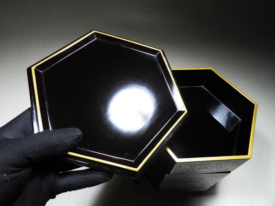 ●旧家名品 三つ重ね 亀甲形 菓子重箱 華やかな菊尽くし 美品 明治 大正 箱付