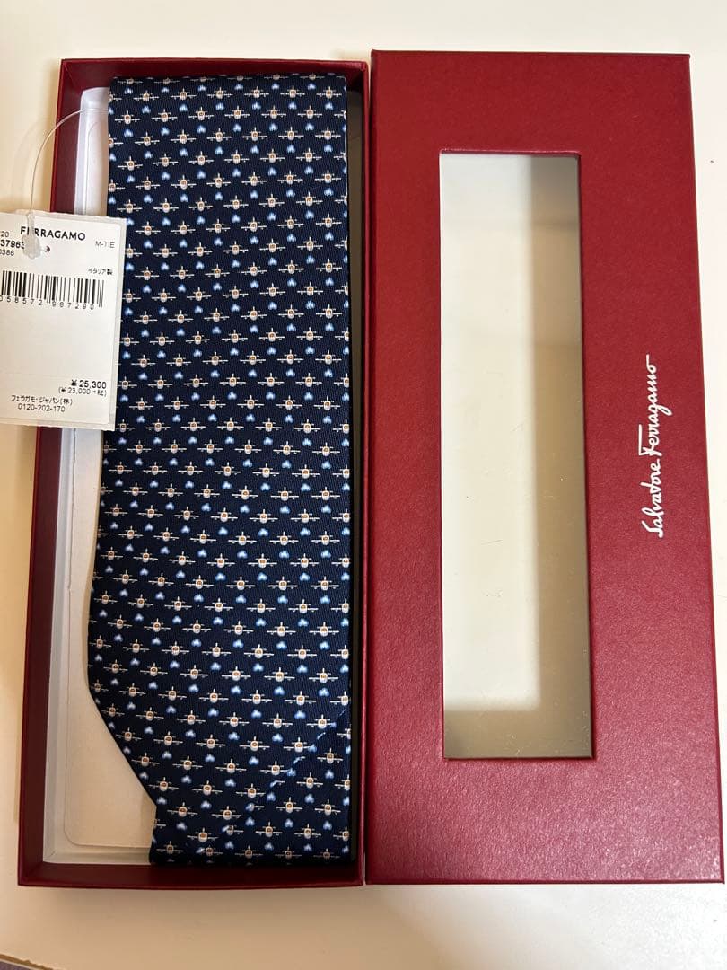 新品 Salvatore Ferragamo フェラガモ　ネクタイ