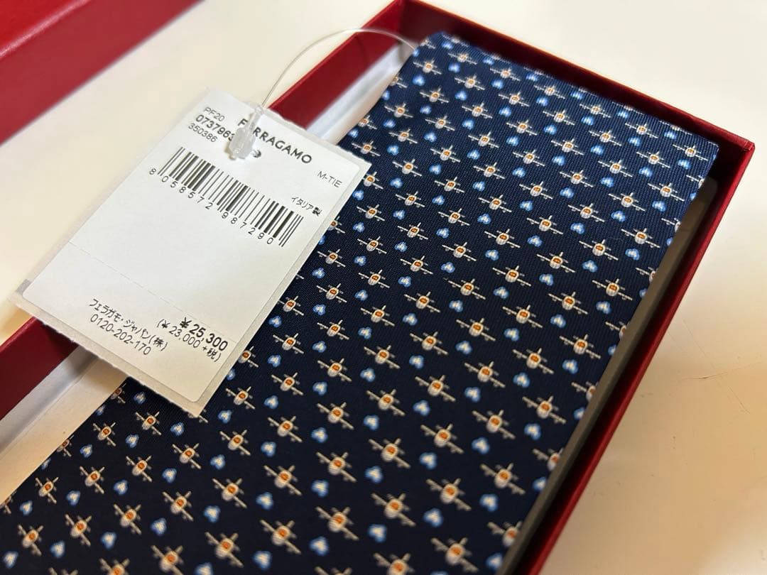 新品 Salvatore Ferragamo フェラガモ　ネクタイ