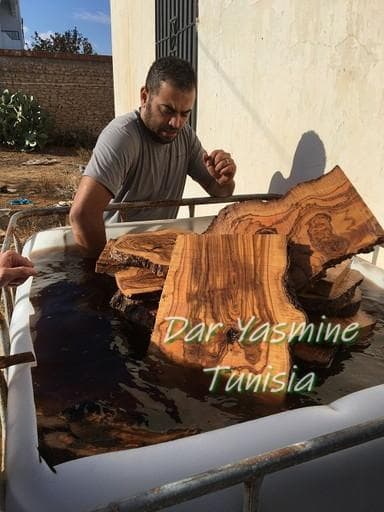 オリーブの木 個性あふれる１点もの　薄型　 大胆な姿に惚れ惚れ　約48cm