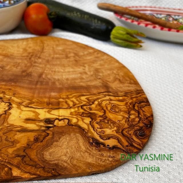 オリーブの木 個性あふれる１点もの　薄型　 大胆な姿に惚れ惚れ　約48cm