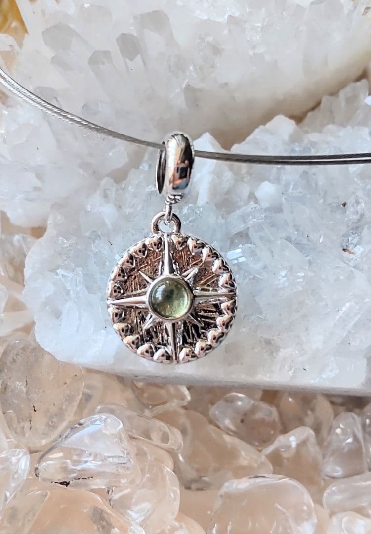 モルダバイト×メテオライト シルバーカラー ネックレストップ 天然石