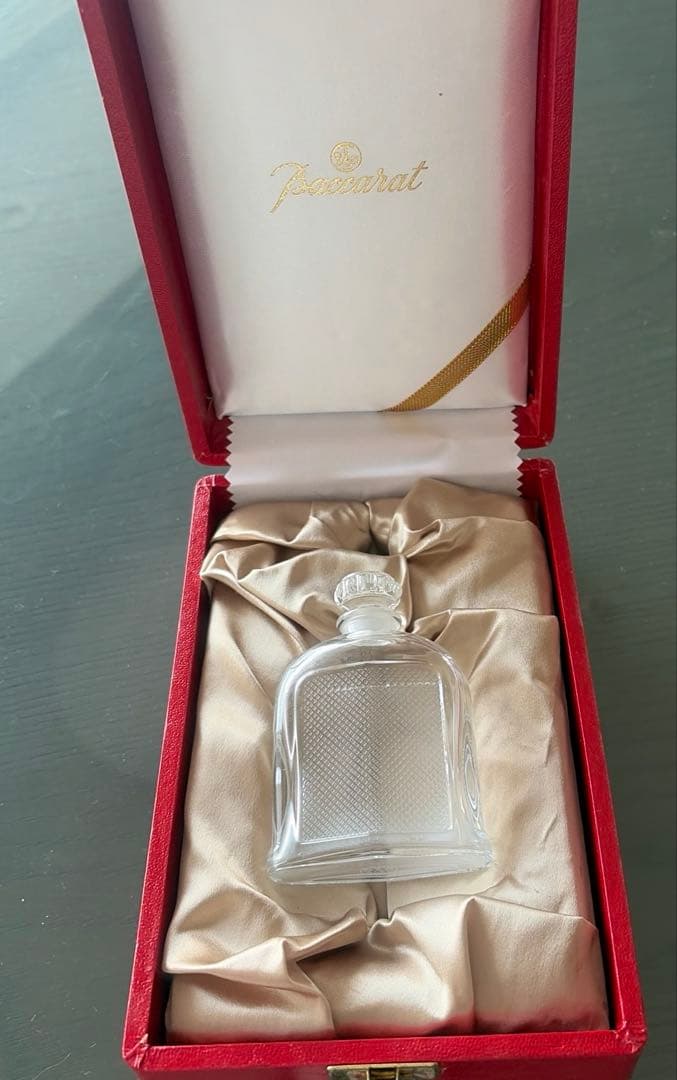 オールドバカラの香水瓶