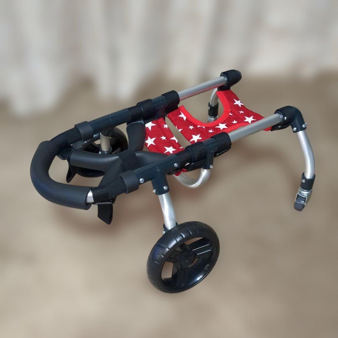 ワンちゃん4輪　リハビリ　食事補助　犬用車椅子　体制維持　犬の歩行器