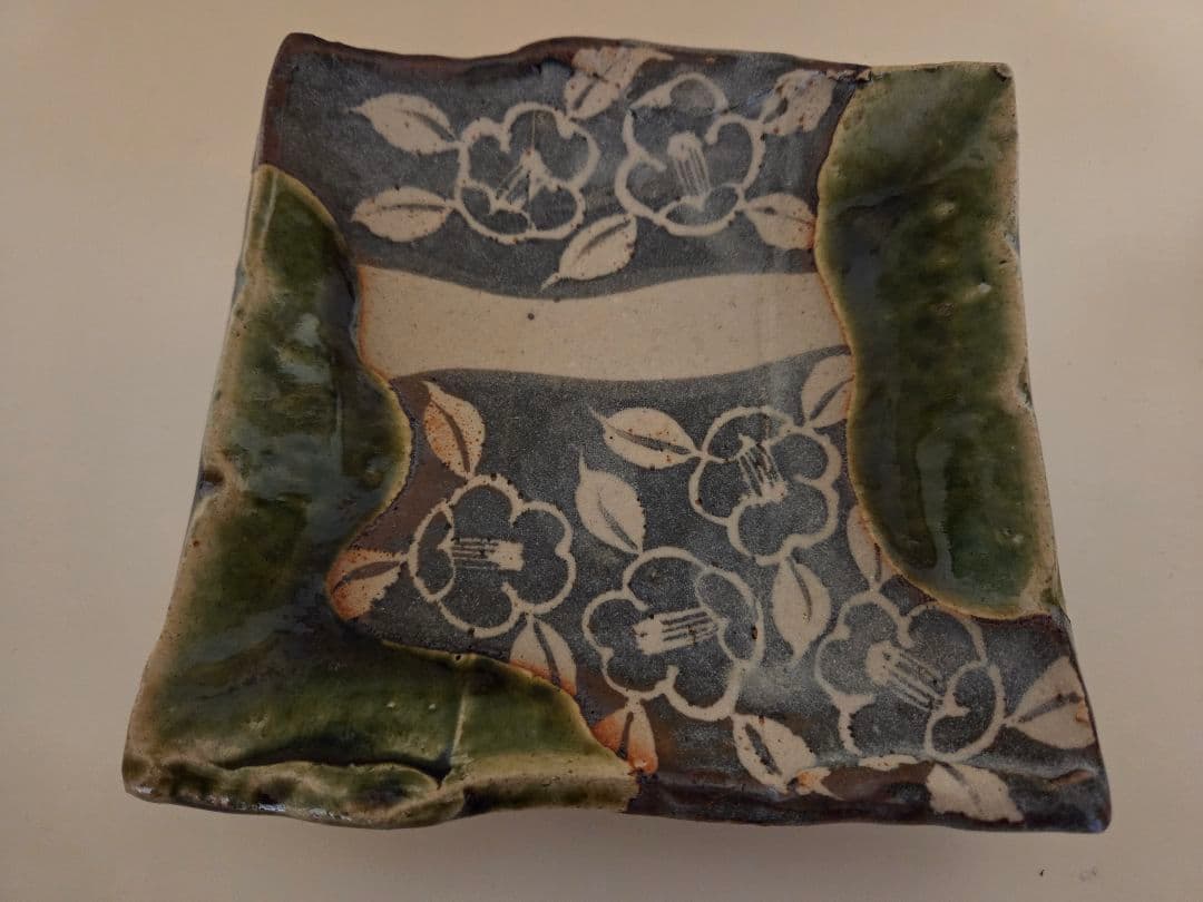 織部 玉山窯 玉置保夫 四角皿 脚付 椿 四方皿