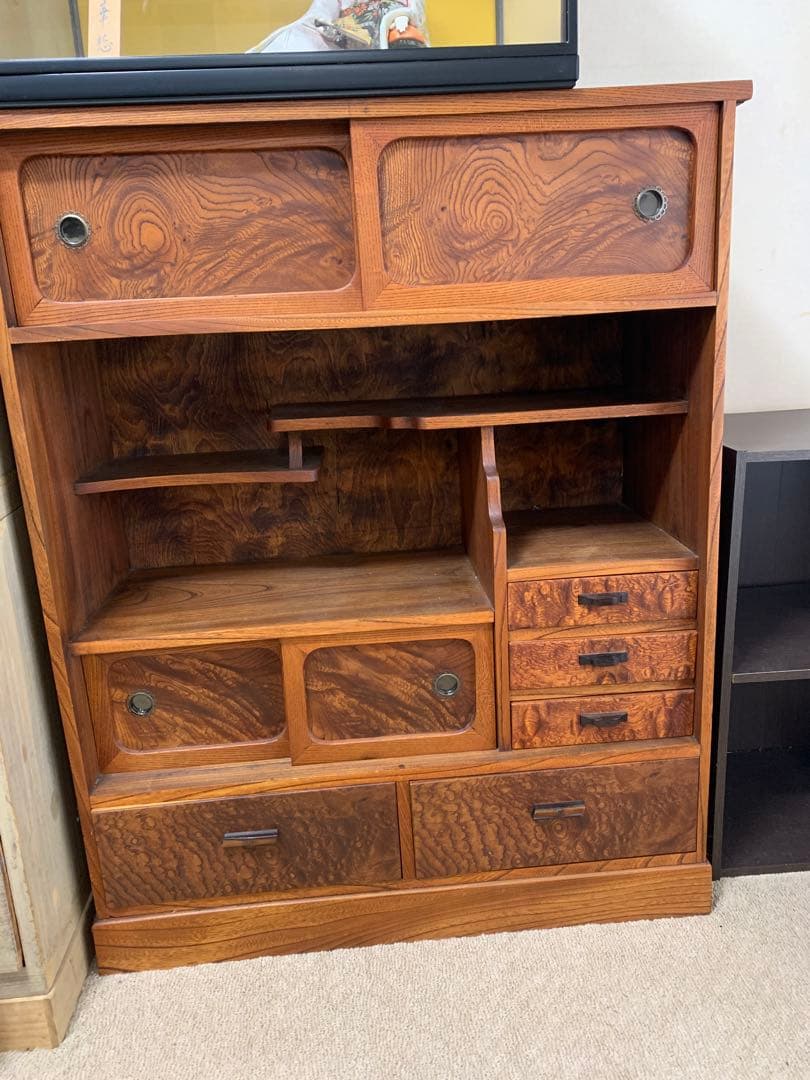 塗り直しをした茶箪笥