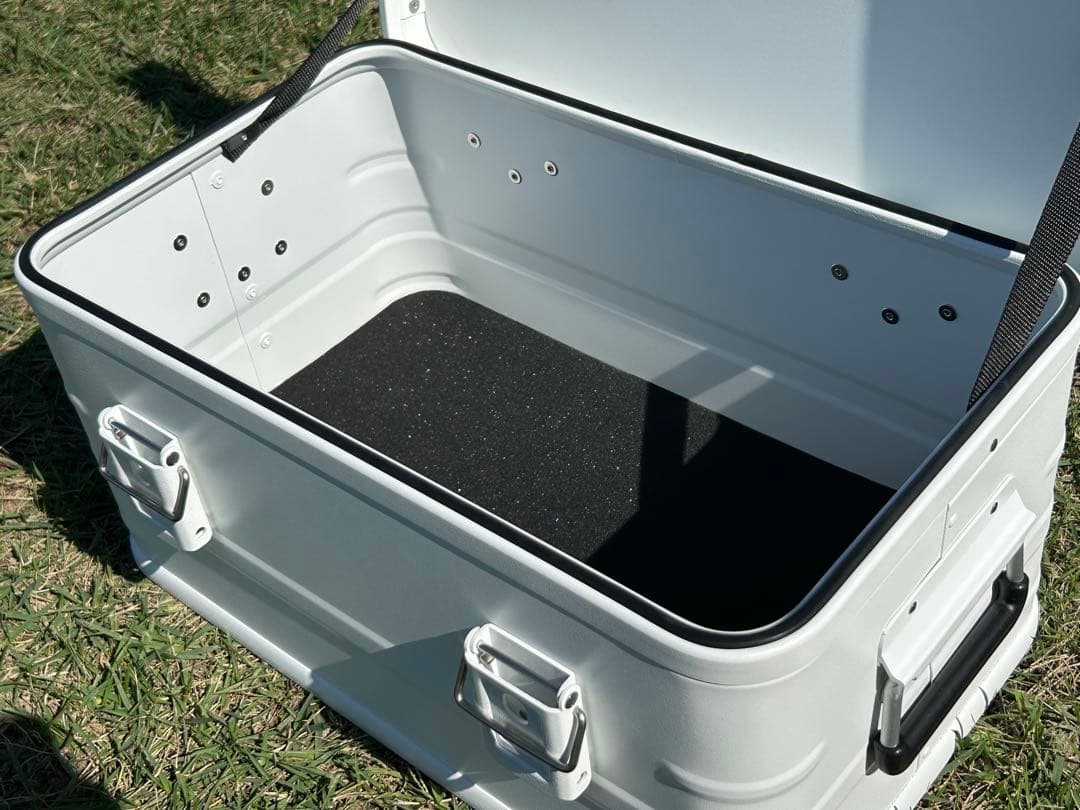 マットホワイト　スタッキング コンテナボックス　30l アウトドア　限定1点