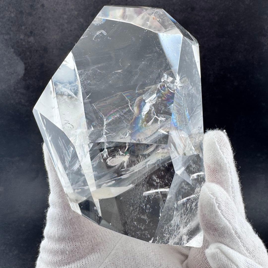 G-131虹&ラダー入り透明水晶フリーフォーム原石　アイリスクォーツ台座箱セット