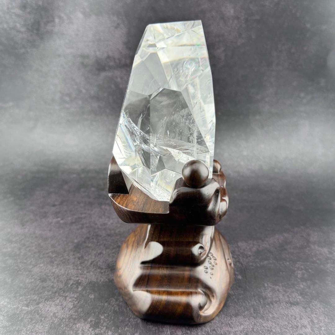 G-131虹&ラダー入り透明水晶フリーフォーム原石　アイリスクォーツ台座箱セット