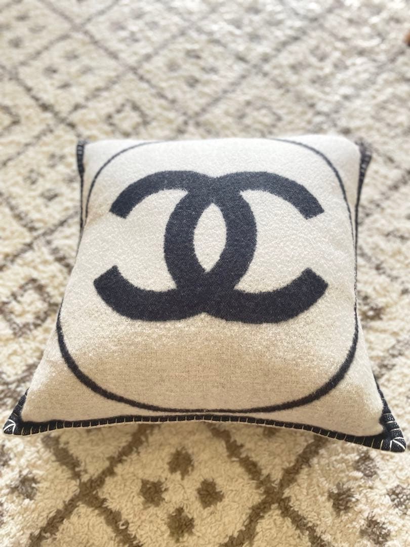 CHANEL クッション　ダブルフェイス